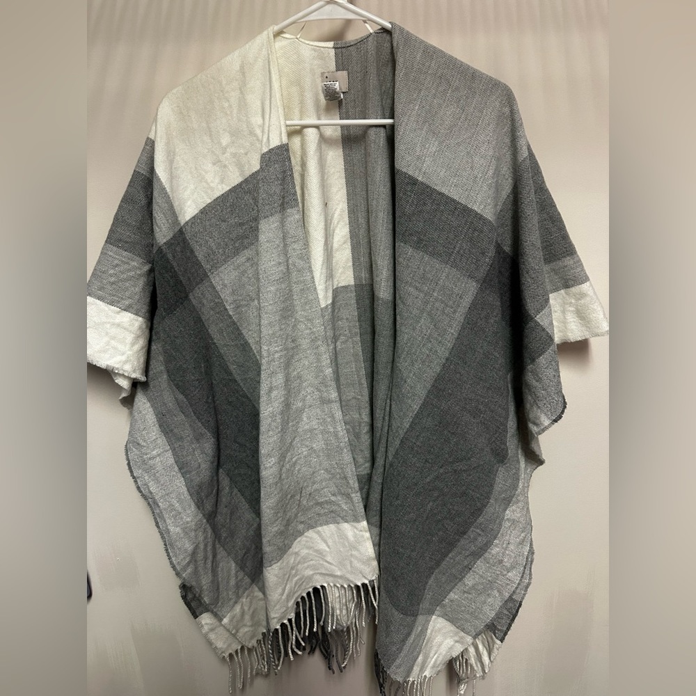 NWOT A New Day Poncho